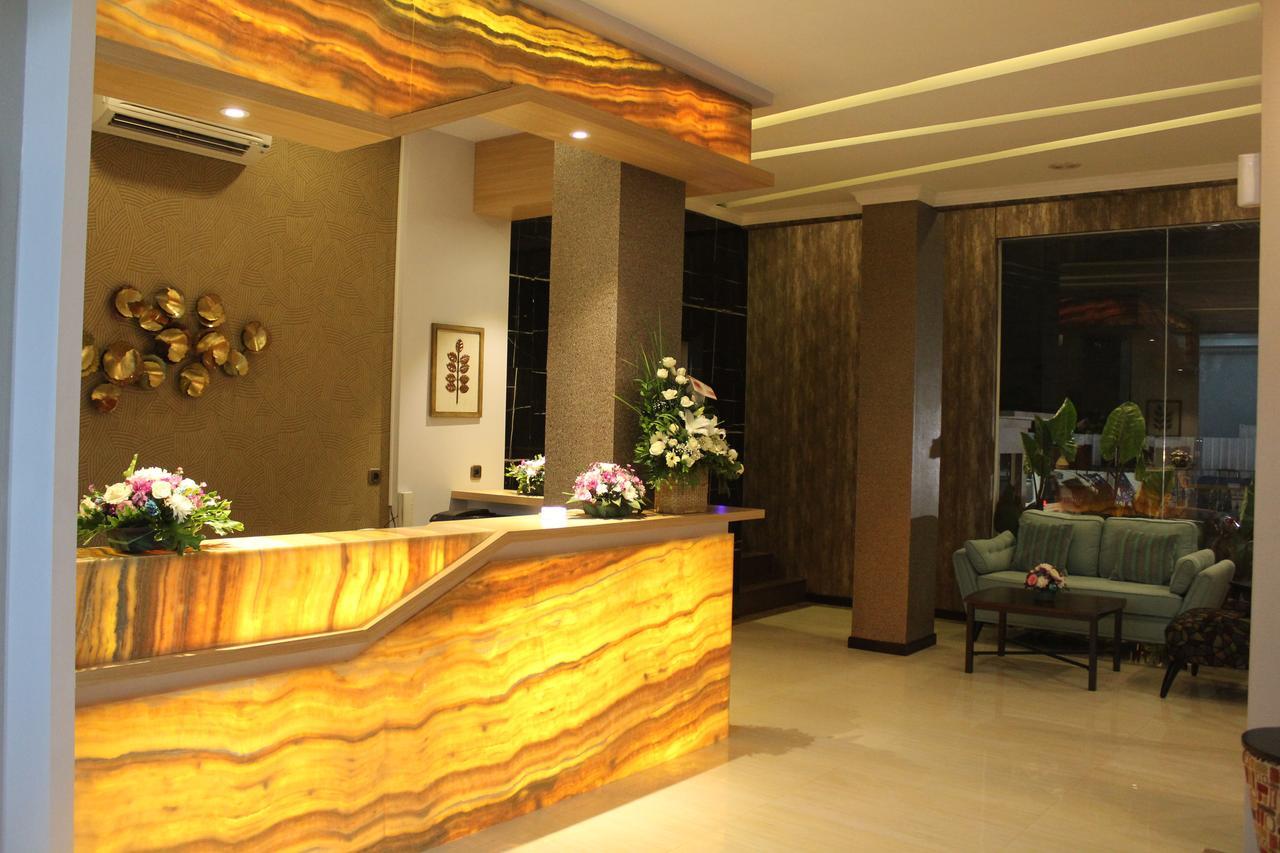 Fontana Hotel Jakarta Exterior photo